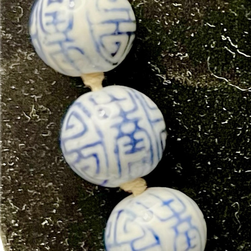 Chinese Vintage Blue and White Hand Painted Ceramic Bead Necklace w/Silver Clasp - Picture 2 of 6